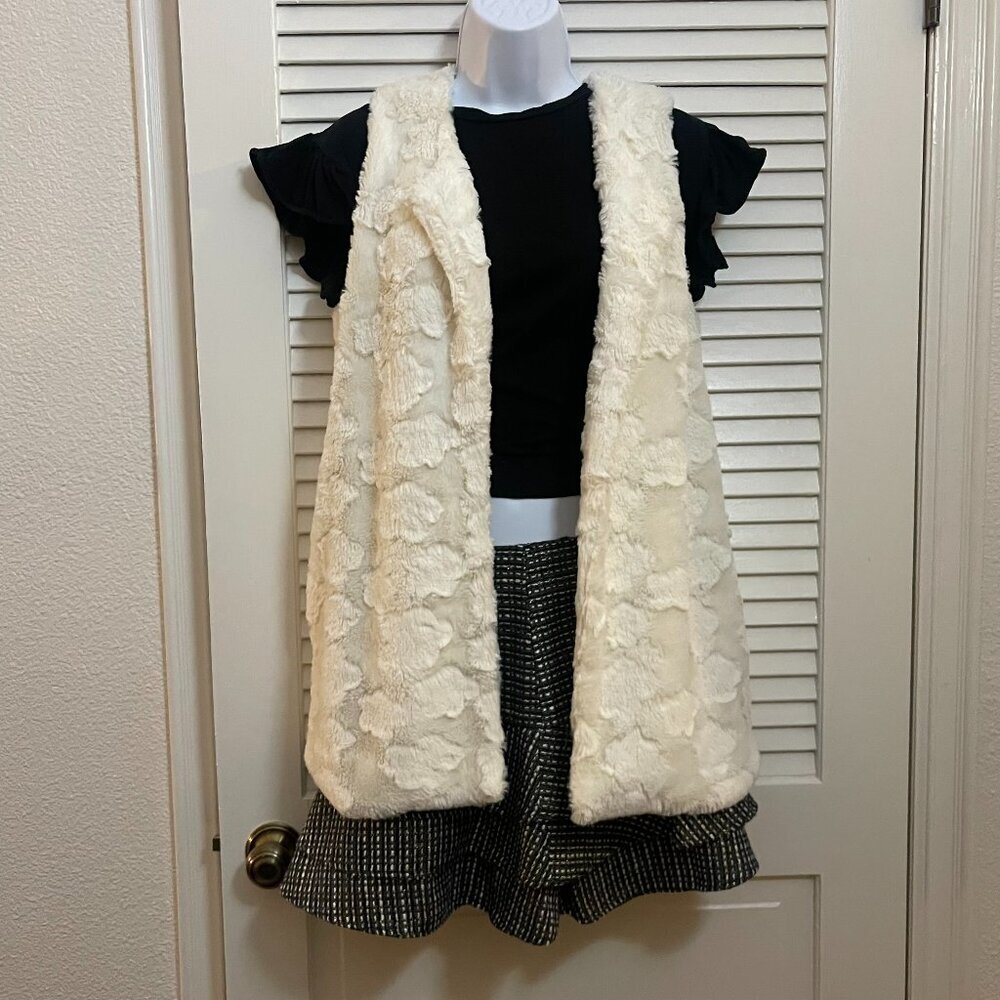 Sadie & Sage White Textured Faux Fur Vest Size Small